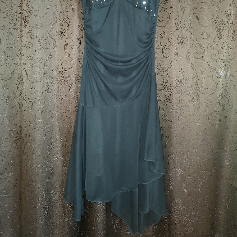 Dress - Picture 2 of 4